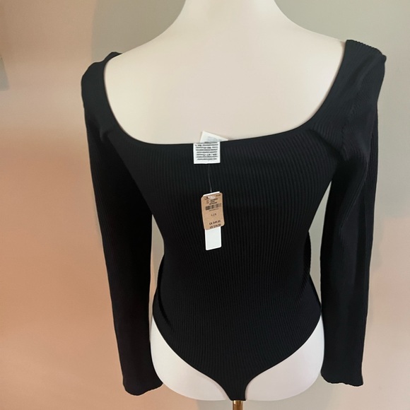 PINK Victoria’s Secret SEAMLESS RIB LONG-SLEEVE BODYSUIT NWT - Picture 2 of 3